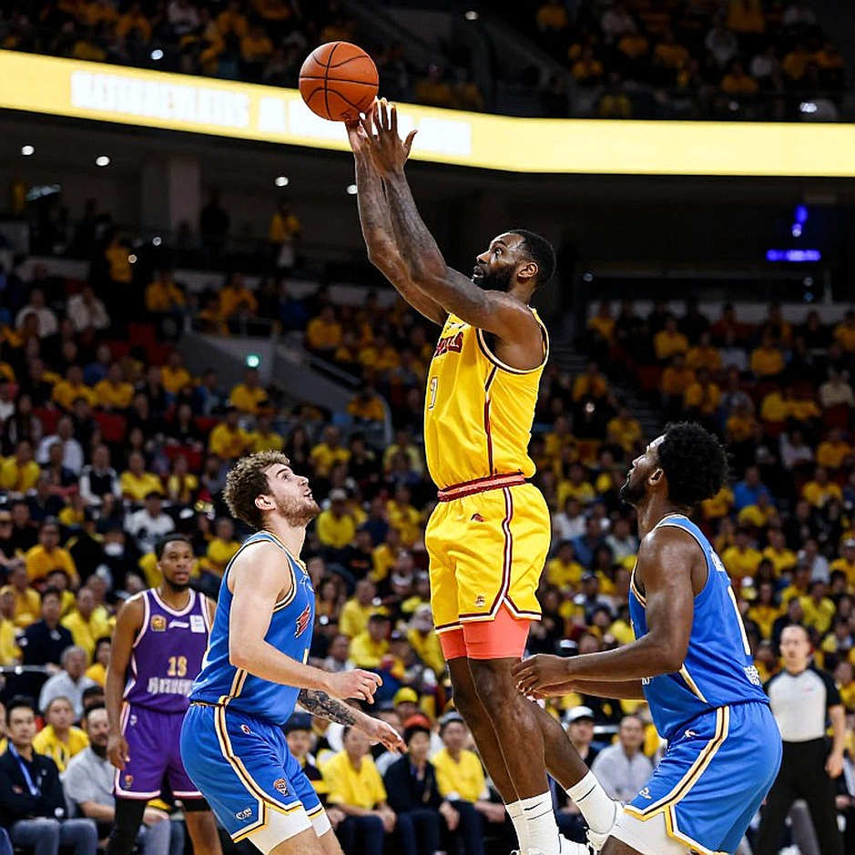 Ginebra ký Jordan Murphy khi Brownlee chưa lành: suất ngoại binh xoay đến lần thứ ba
