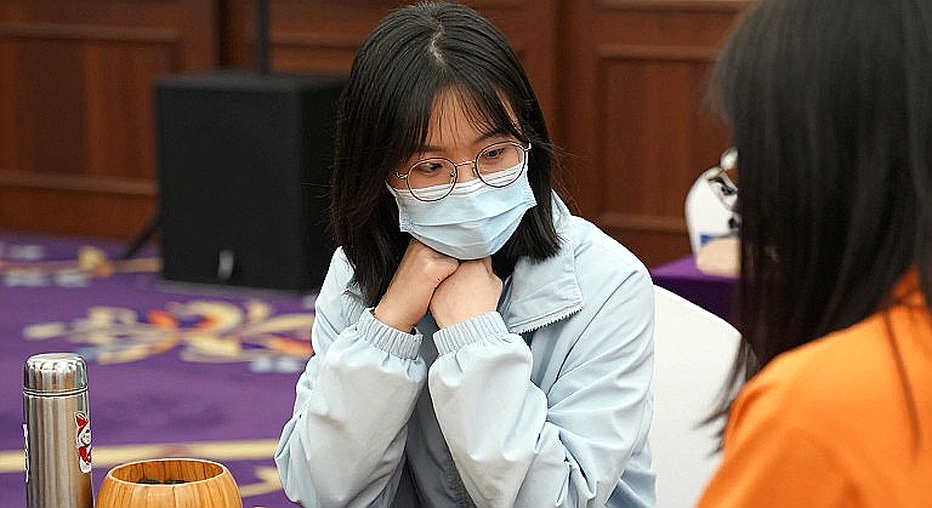 Benko Gambit và cỗ máy tập luyện: Khi tiêu đề một đằng, nội dung một nẻo