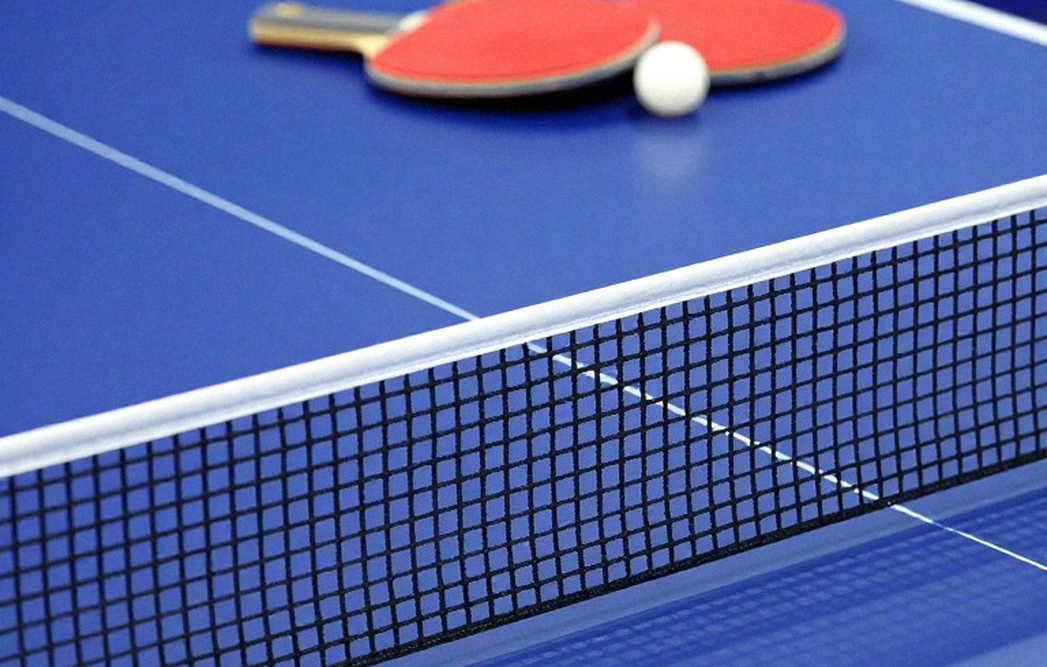 Keighley Table Tennis Centre lần đầu tuyển HLV trả lương: bài toán 20 giờ và một hạn chót lệch chuẩn