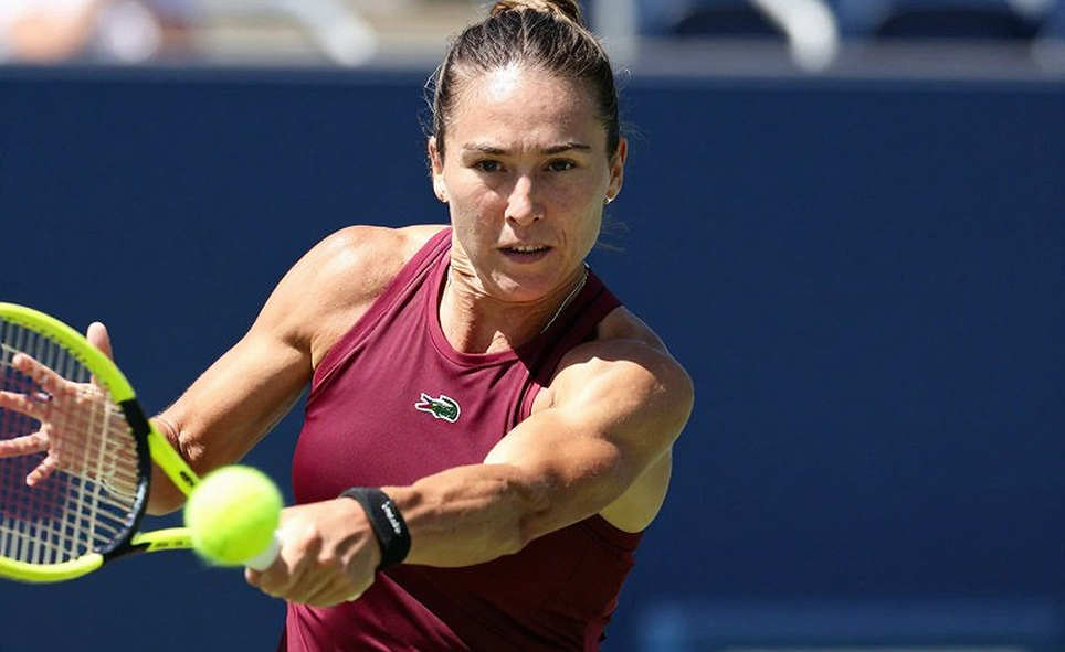 Rybakina Reaches Ningbo Quarterfinals After Kudermetova Retires: 30 Minutes, Heavy Balls and an Unanswered Question