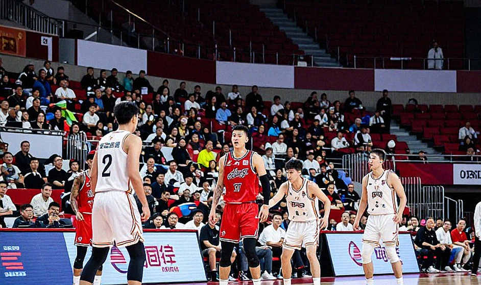 Mike James và cú ngoặt Barcelona: Khi thương vụ chết trước cả cái bắt tay