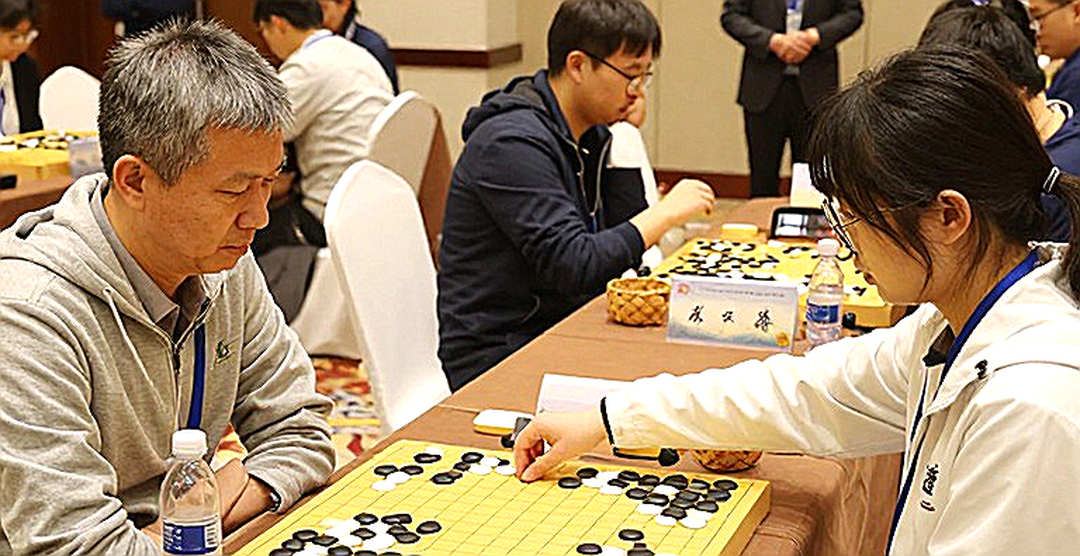 Không Có Tiếng Vỗ Tay: Bài Học Từ Samarkand Về Độ Sâu Và Khoảng Trống